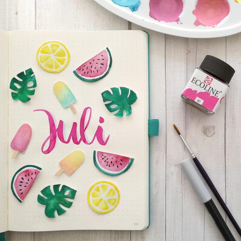 Brushlettering Juli mit Wasserfarben Melonen. Eis. Monstera und Zitrone von Zauber ein Lächeln.