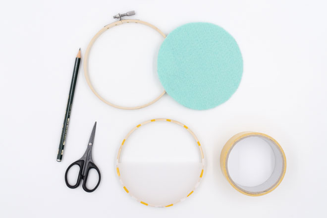 DIY-Idee, Wanddeko selber machen Stickrahmen mit Transparentpapier bekleben