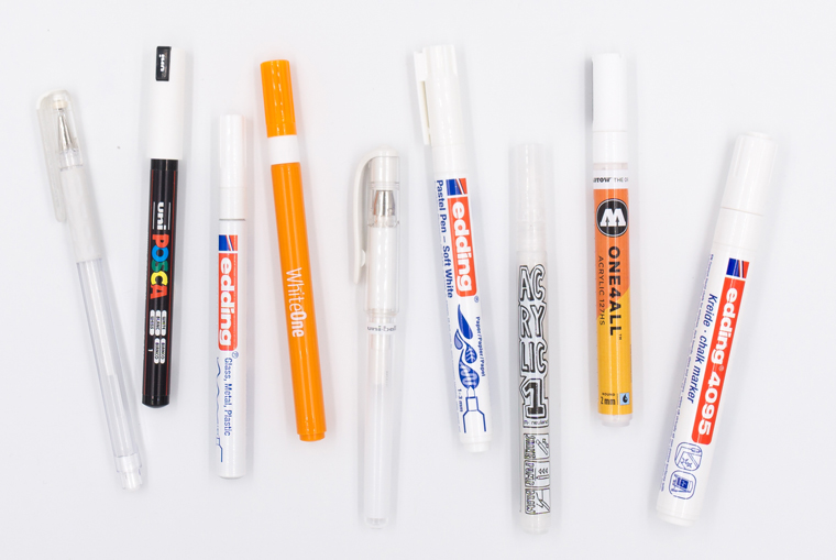 Lettering Stifte: Der große Guide für weiße Stifte auf Kraftpapier, schwarzem Papier, für Glas und für Holz
