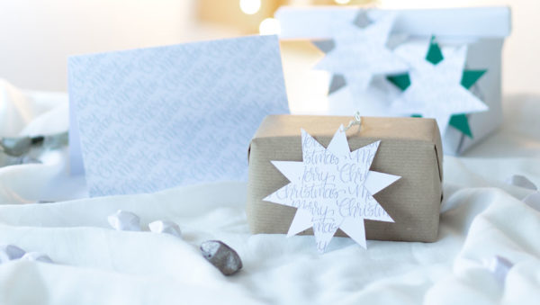 Last Minute Weihnachtskarten selber basteln mit passendem Geschenkanhänger